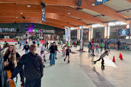 Volles Haus in der Alfred-Henckels-Halle: Ein Rückblick auf unsere Rollerdisco!